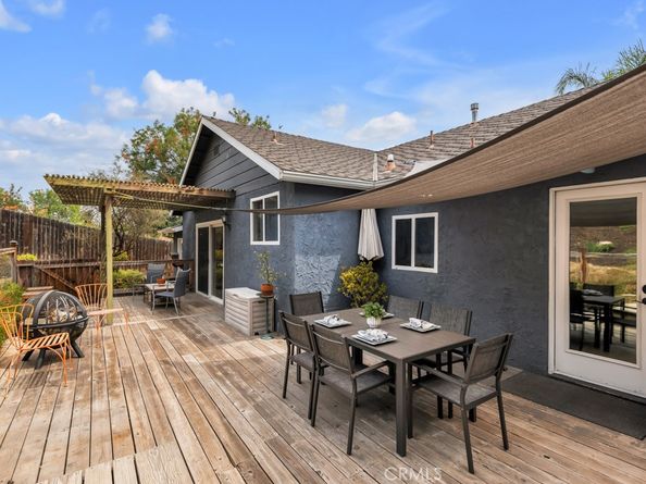 19419 Oxnard Street, Tarzana CA 91356