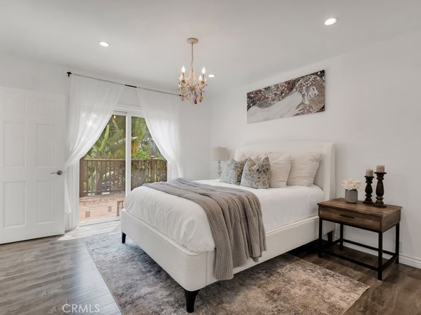 19419 Oxnard Street, Tarzana CA 91356