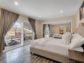 19419 Oxnard Street, Tarzana CA 91356