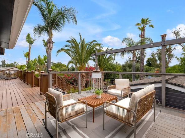 19419 Oxnard Street, Tarzana CA 91356