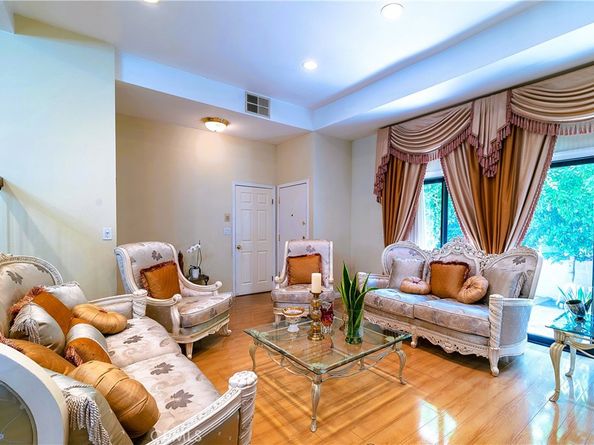 18759 Hatteras Street 25, Tarzana CA 91356