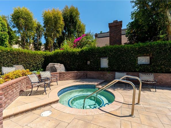 18759 Hatteras Street 25, Tarzana CA 91356