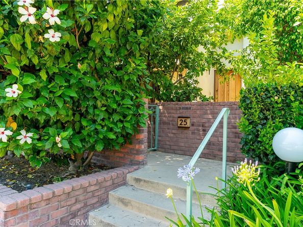 18759 Hatteras Street 25, Tarzana CA 91356