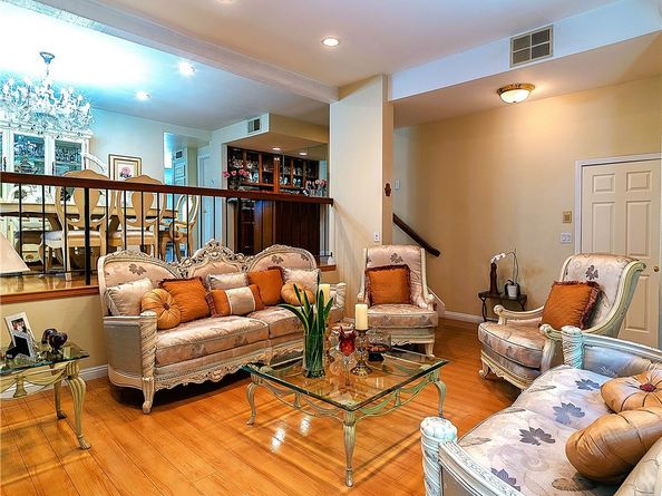 18759 Hatteras Street 25, Tarzana CA 91356