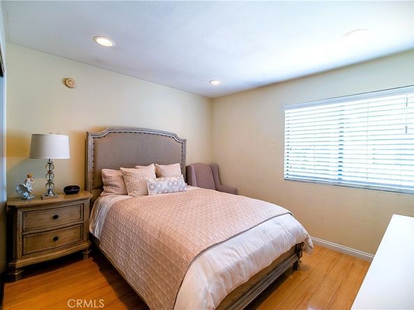 18759 Hatteras Street 25, Tarzana CA 91356