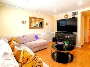 18759 Hatteras Street 25, Tarzana CA 91356