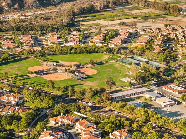 16 Las Piedras, Rancho Santa Margarita CA 92688