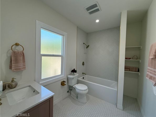 490 Solano Avenue, Los Angeles CA 90012