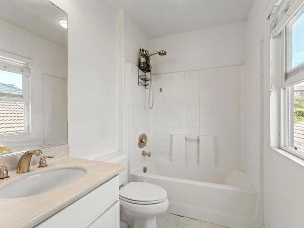1049 Boulder, Oceanside CA 92057