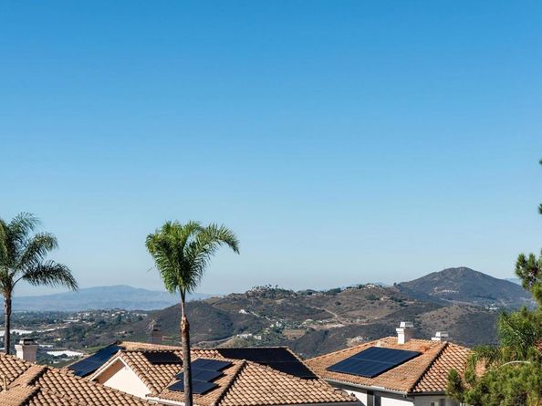 2466 Bear Rock Gln, Escondido CA 92026