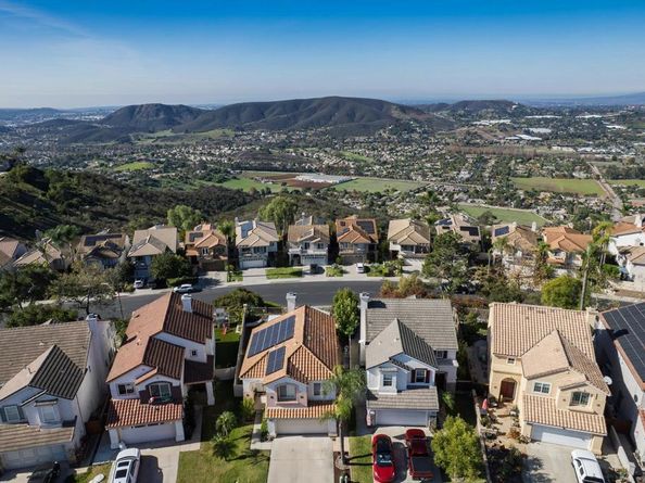 2466 Bear Rock Gln, Escondido CA 92026