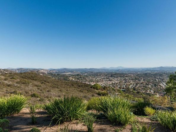 2466 Bear Rock Gln, Escondido CA 92026