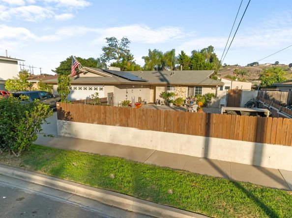 128 Frontier Ln, Oceanside CA 92054