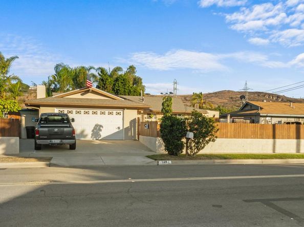 128 Frontier Ln, Oceanside CA 92054