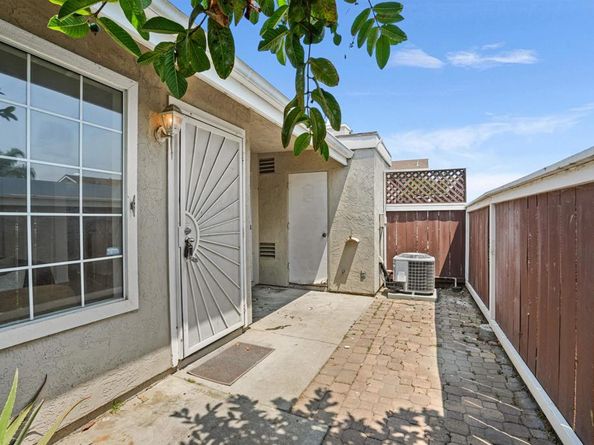 231 Riverview Way, Oceanside CA 92057