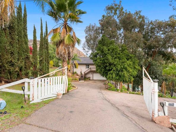 111 La Cresta Trl, El Cajon CA 92019