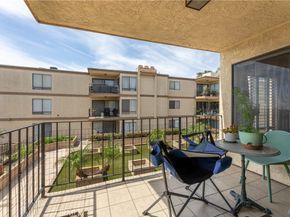 2722 20th, Signal Hill CA 90755