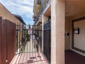 2722 20th, Signal Hill CA 90755