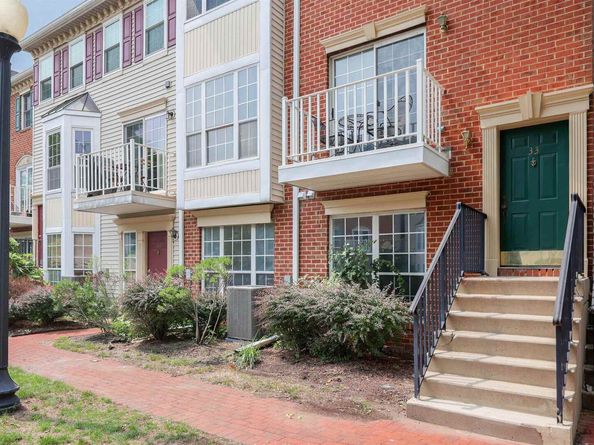 33 Holly St, Jersey City NJ 07305