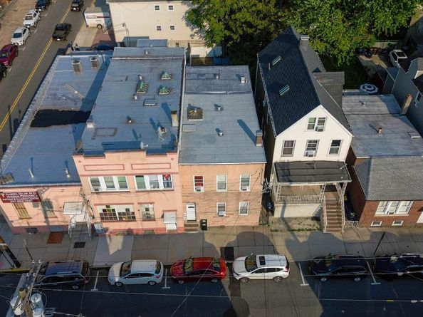 6910 Jackson St, Guttenberg NJ 07093