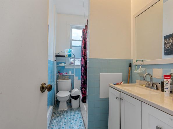 6910 Jackson St, Guttenberg NJ 07093