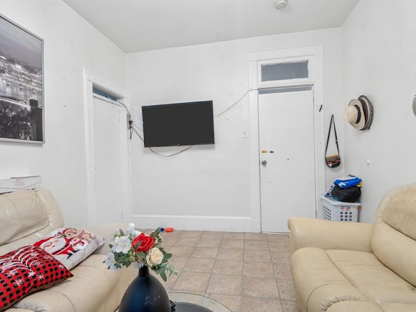 6910 Jackson St, Guttenberg NJ 07093