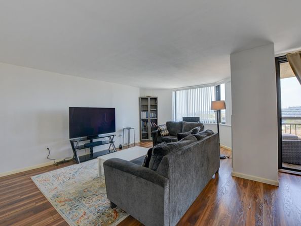 530 Harmon Cove Tower 530, Secaucus NJ 07094