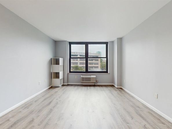 102 Christopher Columbus Dr 304, Jersey City NJ 07302