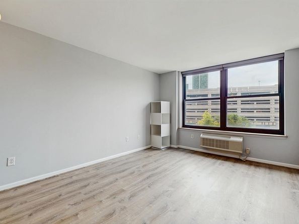 102 Christopher Columbus Dr 304, Jersey City NJ 07302