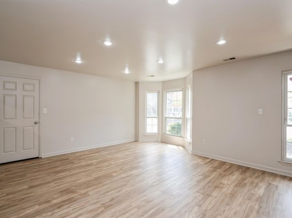 16 Cypress St, Jersey City NJ 07305