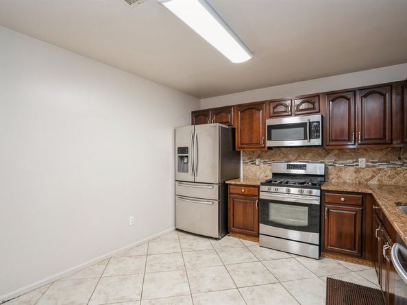16 Cypress St, Jersey City NJ 07305