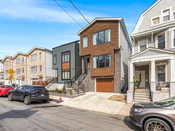 106 Oak St