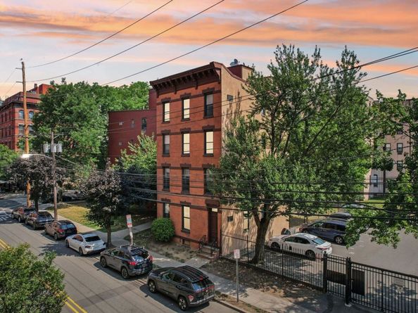 263 10th St 1E, Jersey City NJ 07302