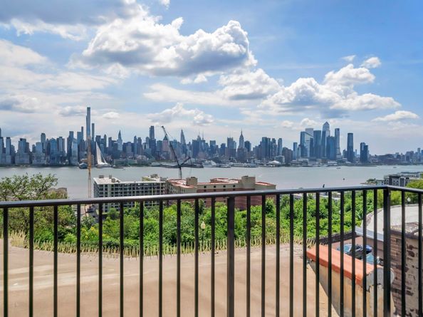 5303 Blvd East, West New York NJ 07903