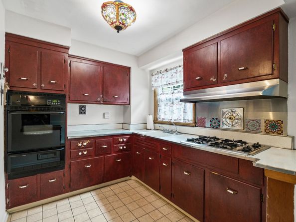 5 Elna Ct, Bayonne NJ 07002