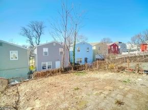 21 Freedom Pl, Jersey City NJ 07305
