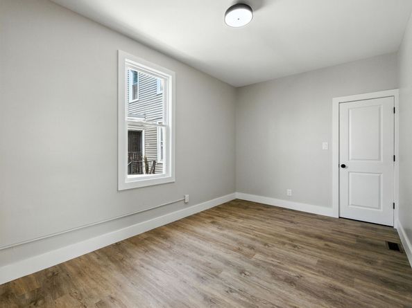 125 Custer Ave, Jersey City NJ 07305