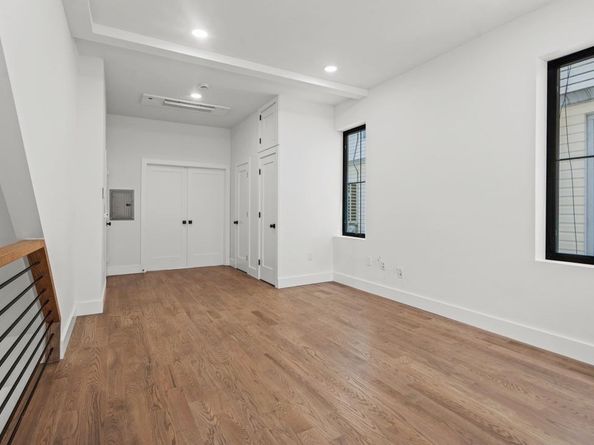 41 47th St, Weehawken NJ 07086