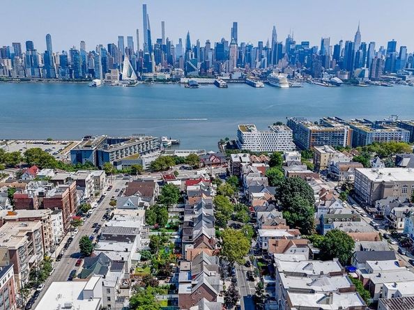41 47th St, Weehawken NJ 07086
