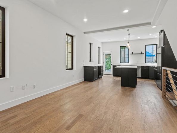 41 47th St, Weehawken NJ 07086
