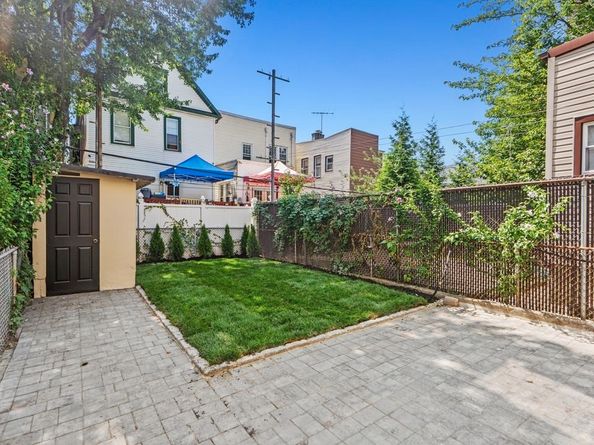 41 47th St, Weehawken NJ 07086