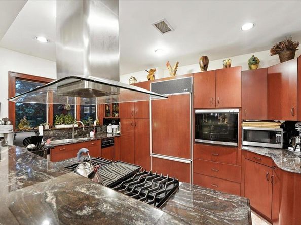 435 Park Ave, Leonia NJ 07605