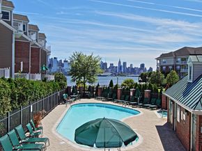 406 Newburgh Ct, West New York NJ 07093