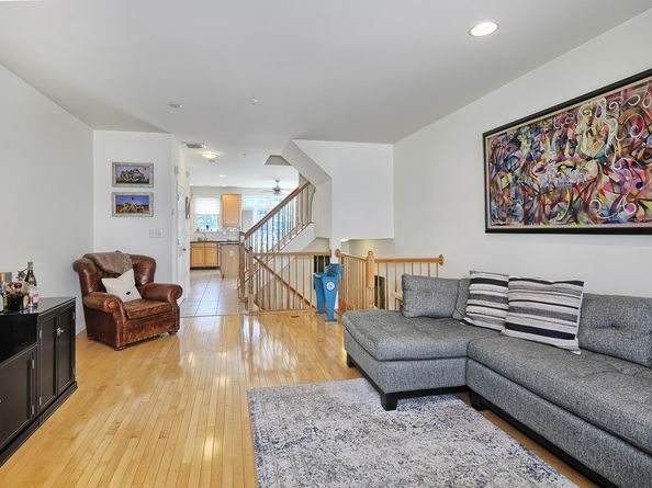 406 Newburgh Ct, West New York NJ 07093