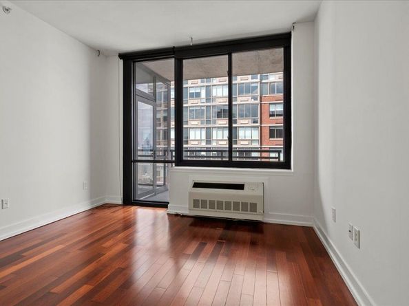 389 Washington St 34E, Jersey City NJ 07302