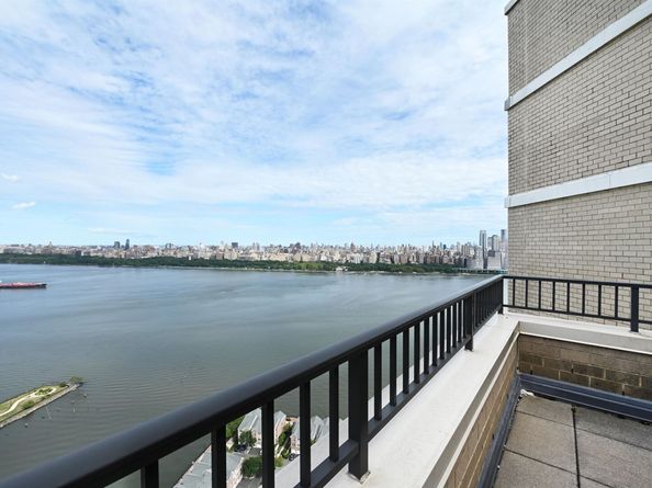 7002 Blvd East 43B, Guttenberg NJ 07093