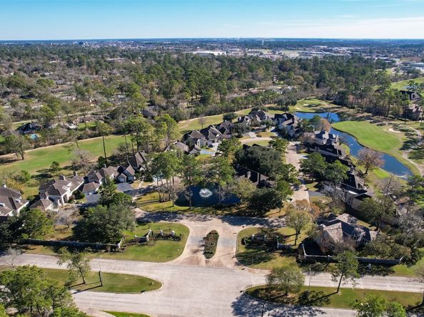 2726 N Southern Oaks Drive, Houston TX 77068
