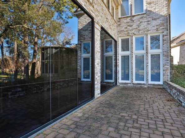 2726 N Southern Oaks Drive, Houston TX 77068