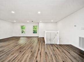 33 Kittiwake Court, The Woodlands TX 77380
