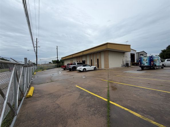 6040 Gessner Road, Houston TX 77041
